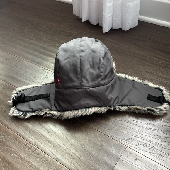 Levis Earflap faux fur hat,adjustable strap,quilt lined,warm winter protection - Picture 7 of 11
